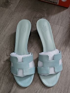 Women’s Slide Sandals in Light Metallic Blue